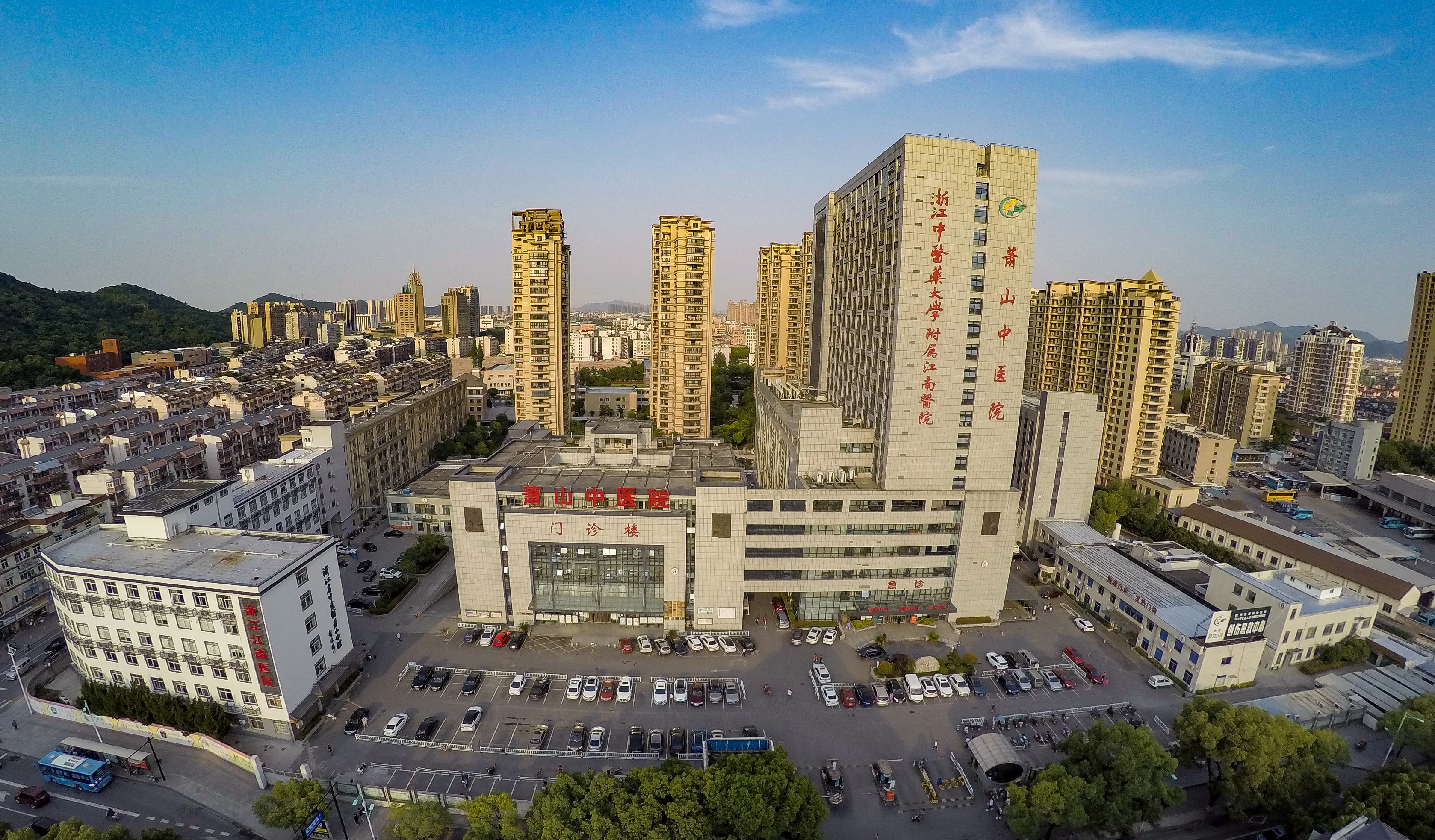 院(浙江中医药大学附属江南医院,位于钱塘江南岸的萧山区北干山麓,与